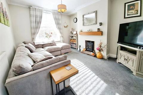 8 Warwick Avenue, Darwen, BB3 0HX