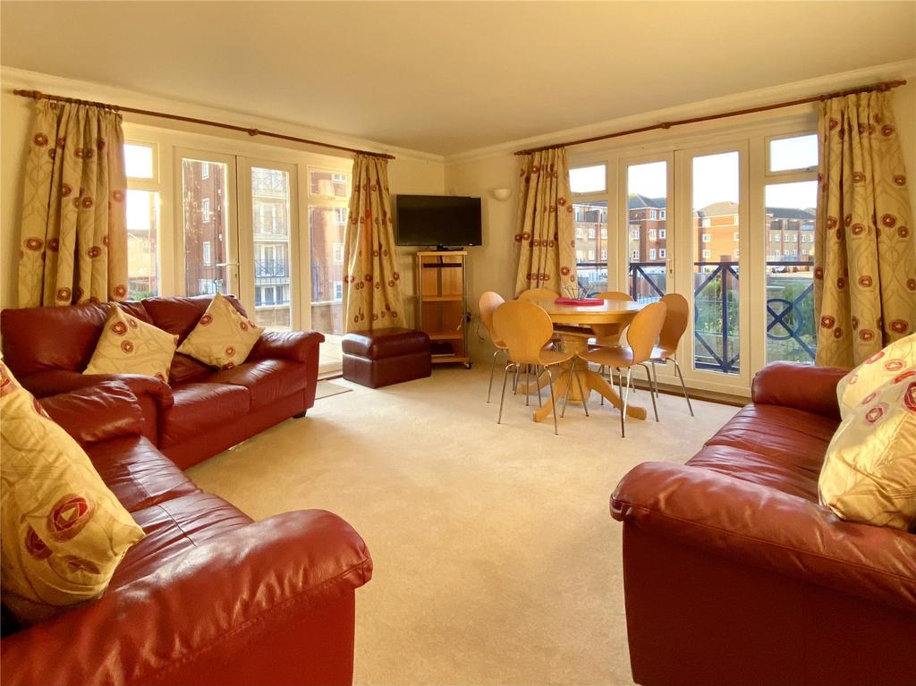 Dominica Court, Eastbourne BN23 3 bed flat for sale £350,000