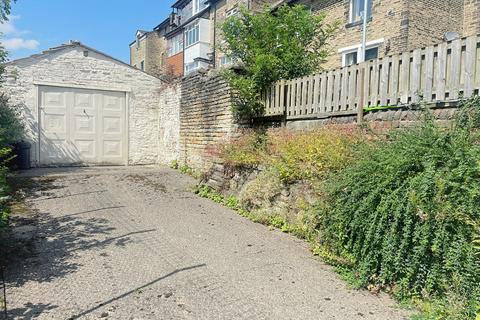 15 Stone Hall Road, Bradford, BD2 2EJ