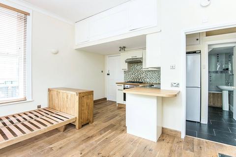 Flat 2, 18 Blackall Road, Exeter, EX4 4HE