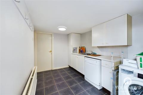 8 Brackley Close, Northampton, NN2 8NN
