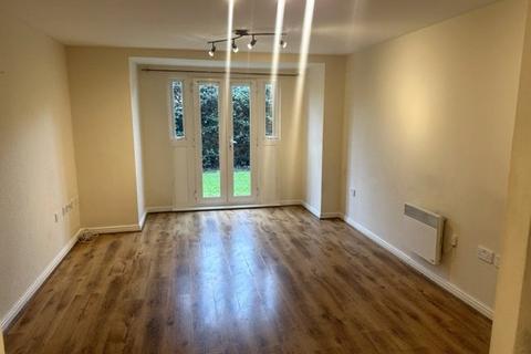 2 bedroom flat for sale, Hawkes Close, Slough SL3