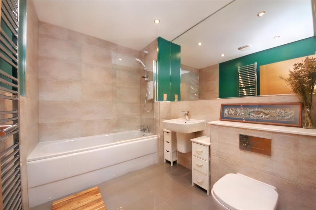 Family Bathroom/WC