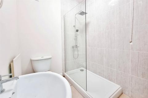 4 bedroom house to rent, Templar Terrace, Staffordshire ST5