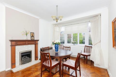 21 Beacon Drive, Loughborough, LE11 2BD