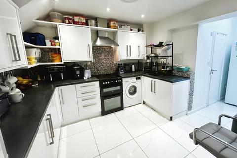 3 bedroom end of terrace house for sale, Cooper Court, Leicestershire LE11