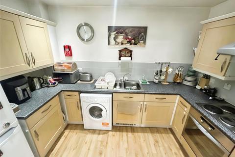 2 bedroom flat for sale, Barnsdale Close, Leicestershire LE11