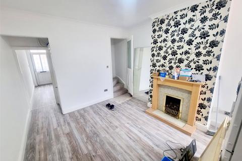 3 bedroom terraced house to rent, Warner Place, Leicestershire LE11