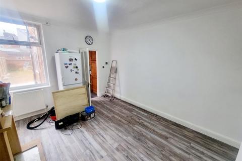 3 bedroom terraced house to rent, Warner Place, Leicestershire LE11