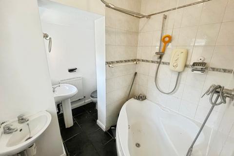 3 bedroom terraced house to rent, Warner Place, Leicestershire LE11