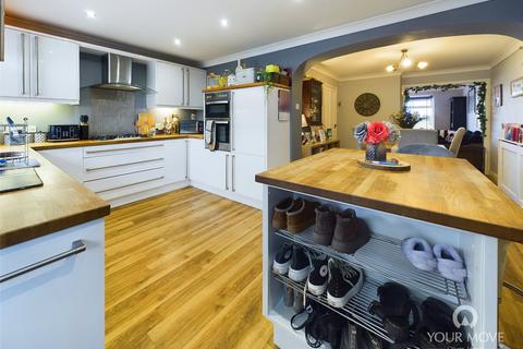 31 Conrad Close, Lowestoft, NR33 8QA
