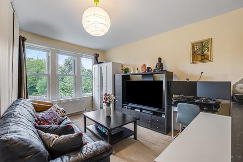 2 bedroom flat for sale, Farnley Road, Menston, Ilkley, West Yorkshire, LS29