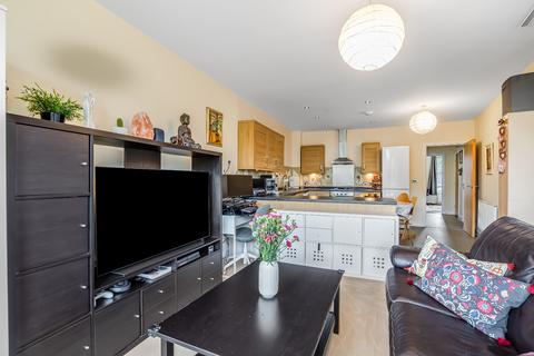 2 bedroom flat for sale, Farnley Road, Menston, Ilkley, West Yorkshire, LS29