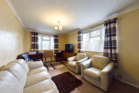 2 bedroom flat for sale, Westbury Terrace, Upminster RM14