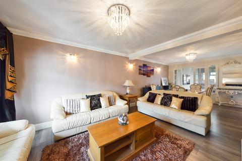 31 Coniston Way, Hornchurch, RM12 5EH