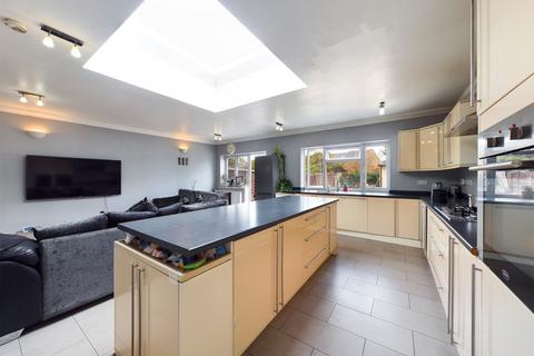 31 Coniston Way, Hornchurch, RM12 5EH
