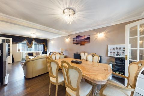 31 Coniston Way, Hornchurch, RM12 5EH
