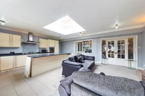 31 Coniston Way, Hornchurch, RM12 5EH