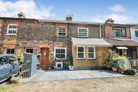 4 bedroom terraced house for sale, Woodlands Road, Romford RM3