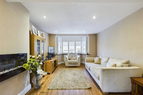 25 Ashvale Gardens, Romford, RM5 3QA