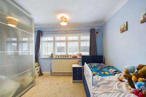 25 Ashvale Gardens, Romford, RM5 3QA