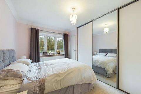 25 Ashvale Gardens, Romford, RM5 3QA