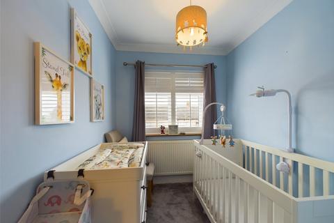 25 Ashvale Gardens, Romford, RM5 3QA