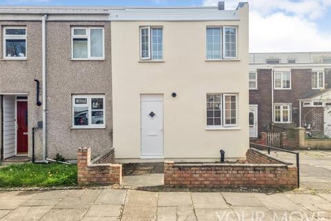 3 bedroom end of terrace house for sale, Honeysuckle Close, Romford RM3