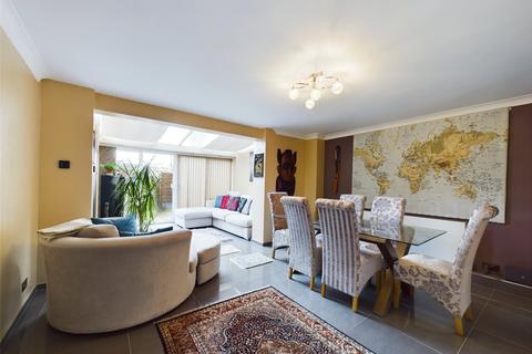 7 Honeysuckle Close, Romford, RM3 8XH