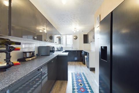 7 Honeysuckle Close, Romford, RM3 8XH
