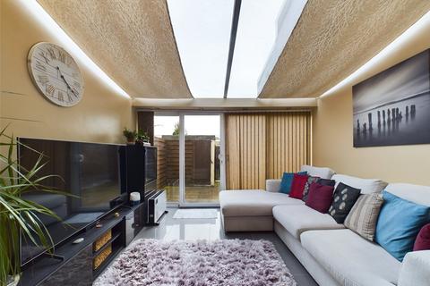 7 Honeysuckle Close, Romford, RM3 8XH