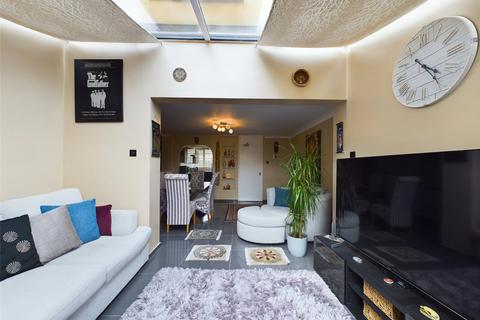 7 Honeysuckle Close, Romford, RM3 8XH