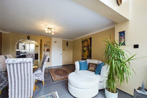 7 Honeysuckle Close, Romford, RM3 8XH