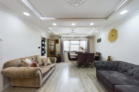 2a Chestnut Glen, Hornchurch, RM12 4HL