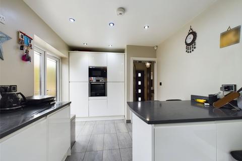 2a Chestnut Glen, Hornchurch, RM12 4HL
