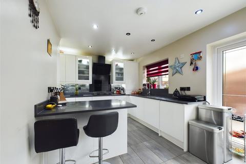 2a Chestnut Glen, Hornchurch, RM12 4HL