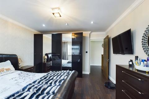 2a Chestnut Glen, Hornchurch, RM12 4HL