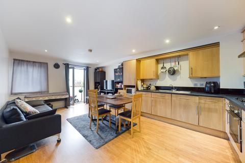 2 bedroom flat for sale, Halyards Court, Romford RM1