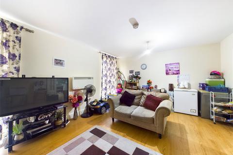 2 bedroom flat for sale, Western Road, Romford RM1