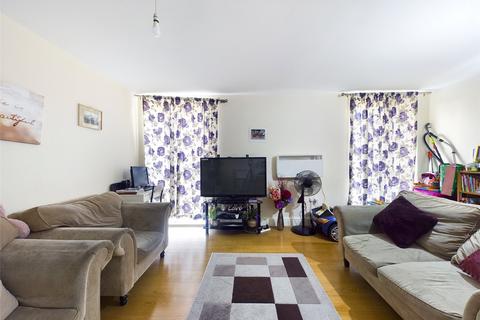 2 bedroom flat for sale, Western Road, Romford RM1