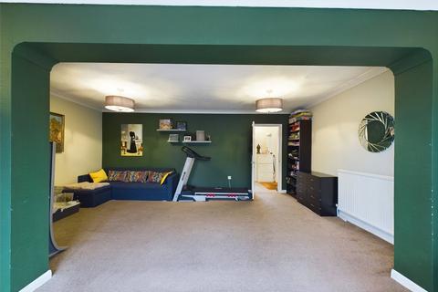 5 Courage Close, Hornchurch, RM11 2BJ