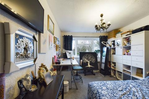 5 Courage Close, Hornchurch, RM11 2BJ