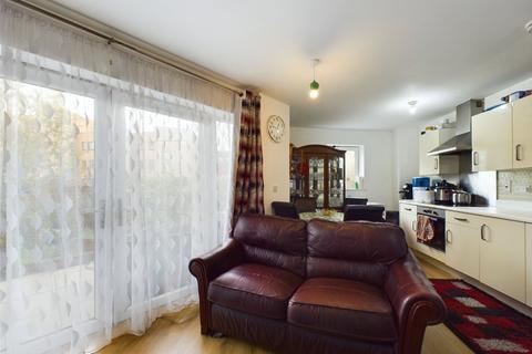 2 bedroom flat for sale, Maxwell Road, Romford RM7