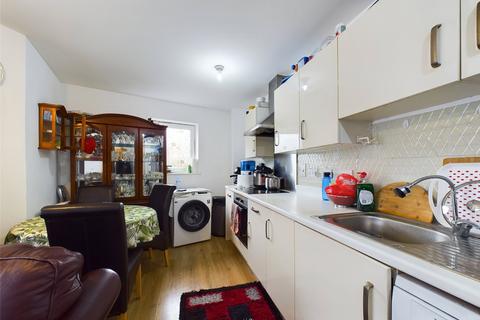 2 bedroom flat for sale, Maxwell Road, Romford RM7