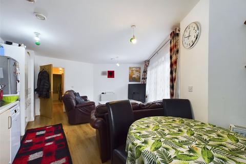 2 bedroom flat for sale, Maxwell Road, Romford RM7