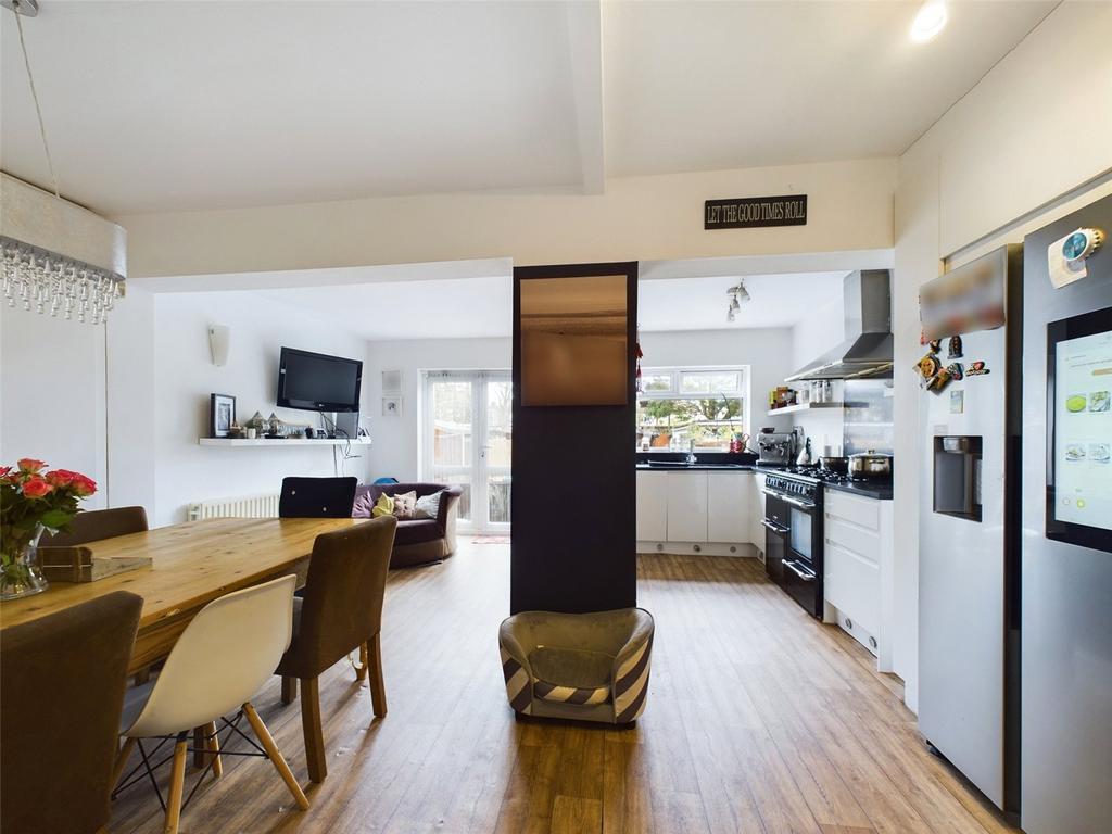 Kitchen/Dining Area