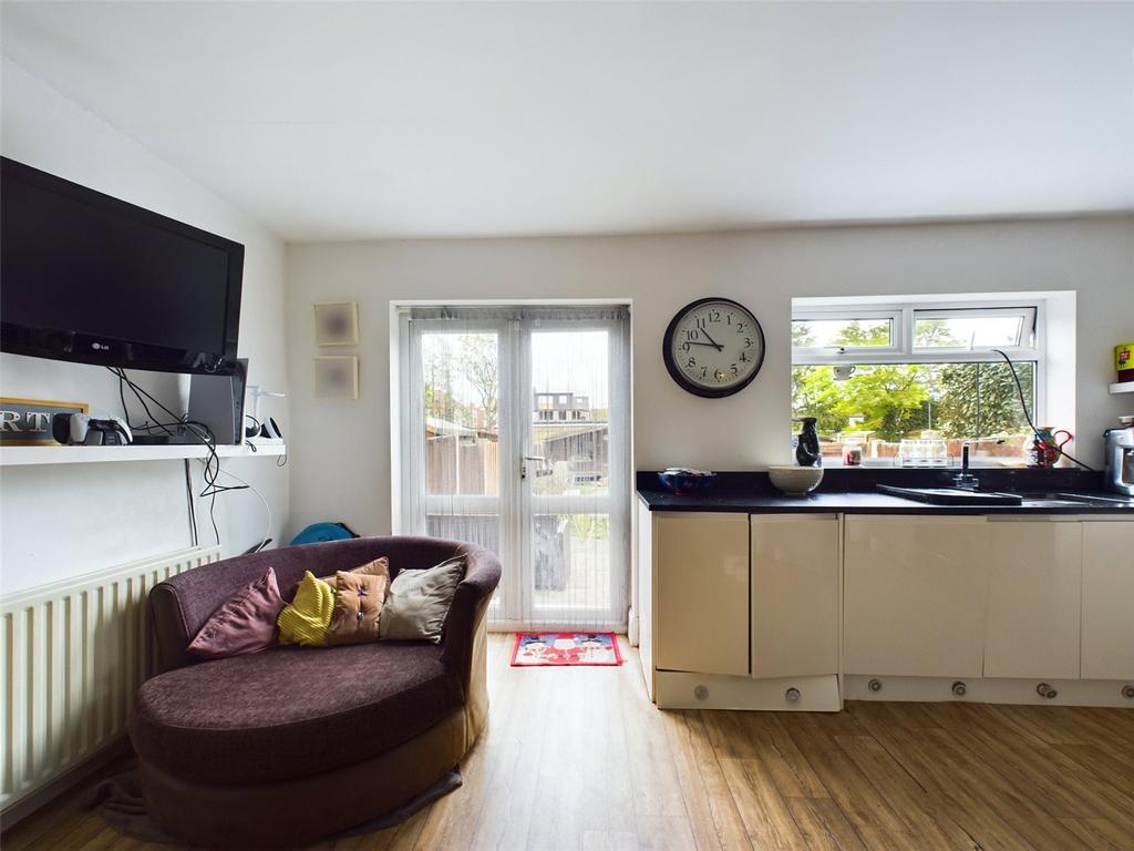 Kitchen/Dining Area