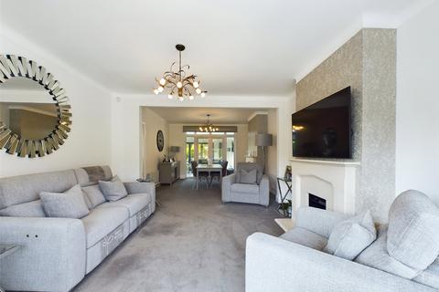 107 Pettits Lane, Romford, RM1 4ER