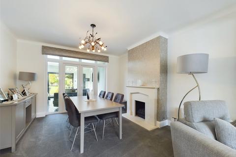 107 Pettits Lane, Romford, RM1 4ER