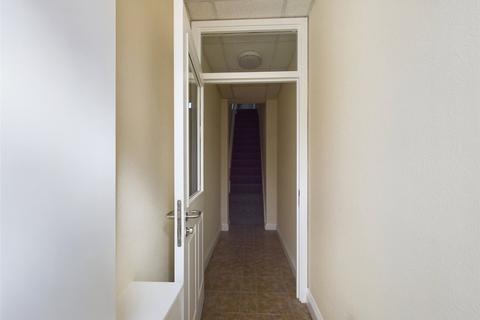 2 bedroom flat to rent, Rush Green Road, Romford RM7